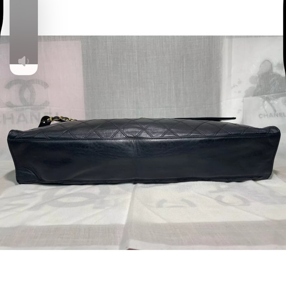 Authentic Chanel  black leather shoulder bag - Picture 8 of 15